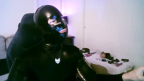 latexminheadroom online show from 12.14.25