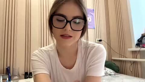 Snapshot of latiapetosa chatting on 06.10.26 Mia online show from 06.10.26