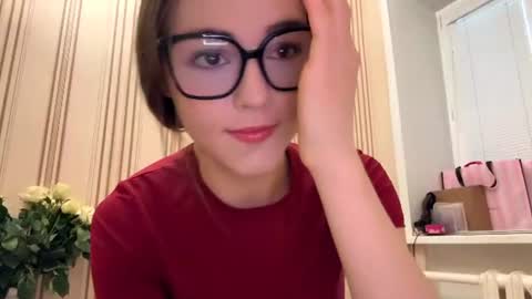 Snapshot of latiapetosa chatting on 06.29.26 Mia online show from 06.29.26