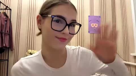 Snapshot of latiapetosa chatting on 07.05.26 Mia online show from 07.05.26