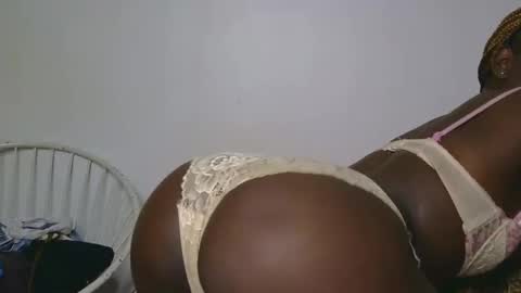 latiffaah_xx online show from 02.28.26