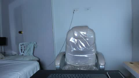 Snapshot of latin_couple20y chatting on 02.17.25 Johana y Santiago online show from 02.17.25