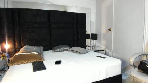 Snapshot of latin_couple20y chatting on 02.24.25 Johana y Santiago online show from 02.24.25