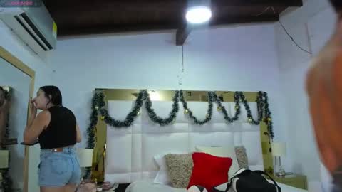 Snapshot of latin_couple20y chatting on 11.18.25 Johana y Santiago online show from 11.18.25