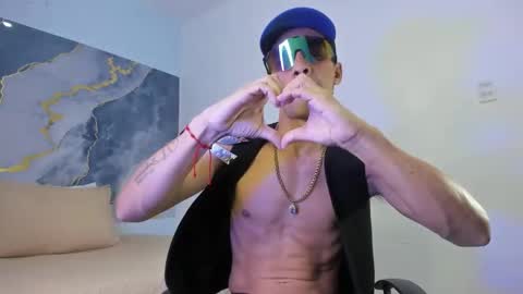 Snapshot of latin_crissex chatting on 11.06.25 crissex online show from 11.06.25