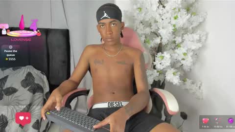 Snapshot of latin_kay1 chatting on 03.20.26 kay online show from 03.20.26
