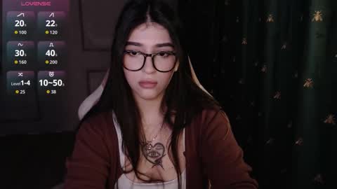 Snapshot of latina_mia chatting on 03.18.26 miiiiiiaaaa online show from 03.18.26