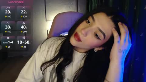 Snapshot of latina_mia chatting on 04.15.26 miiiiiiaaaa online show from 04.15.26