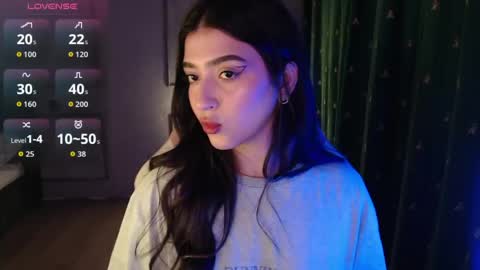 Snapshot of latina_mia chatting on 04.19.26 miiiiiiaaaa online show from 04.19.26