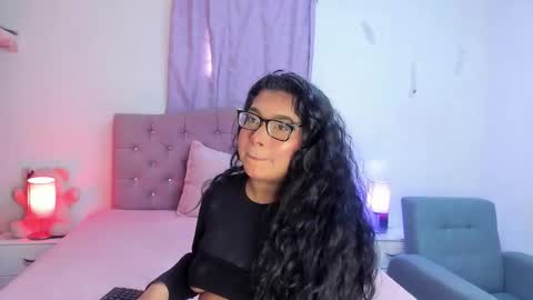 Snapshot of latinabombsheell chatting on 01.18.26 Martina online show from 01.18.26