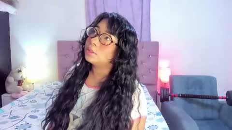 Snapshot of latinabombsheell chatting on 06.29.26 Martina online show from 06.29.26