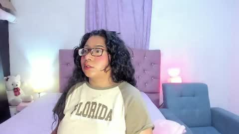 Snapshot of latinabombsheell chatting on 07.24.26 Martina online show from 07.24.26