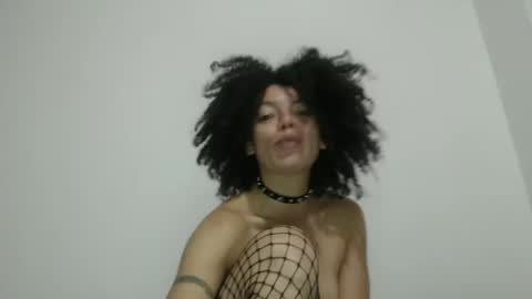 Snapshot of latinadreamy chatting on 10.16.25 Latinacoka online show from 10.16.25