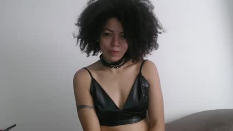 Snapshot of latinadreamy chatting on 10.17.25 Latinacoka online show from 10.17.25