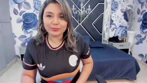 Snapshot of latinaholequeen chatting on 09.09.25 EMMA online show from 09.09.25