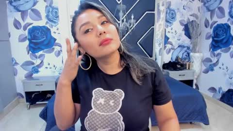 Snapshot of latinaholequeen chatting on 09.17.25 EMMA online show from 09.17.25