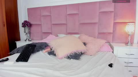 Snapshot of latinaslove_ chatting on 12.18.24 B I A N C A - AND - N I K K I online show from 12.18.24