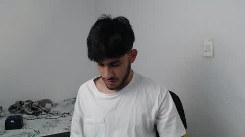 Snapshot of latinbunny7779 chatting on 12.29.24 camilo online show from 12.29.24