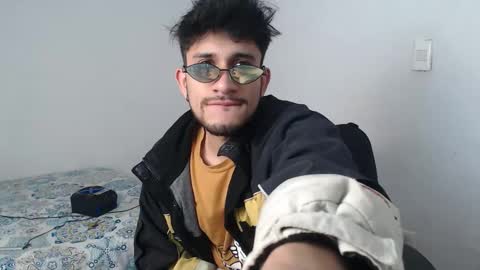 Snapshot of latinbunny7779 chatting on 02.25.25 camilo online show from 02.25.25