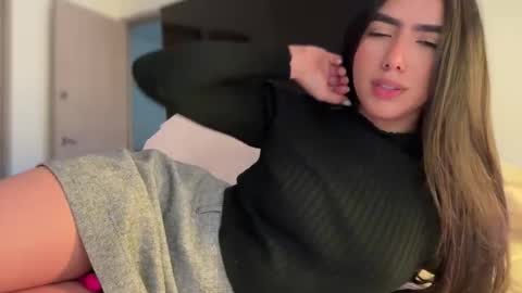 Snapshot of latinella chatting on 03.25.26 Hi - online show from 03.25.26