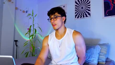 Snapshot of latinguyxl chatting on 09.18.25 Logan online show from 09.18.25