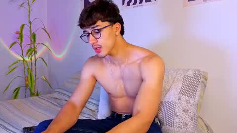 Snapshot of latinguyxl chatting on 09.24.25 Logan online show from 09.24.25