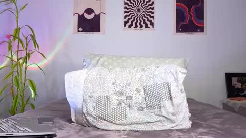 Snapshot of latinguyxl chatting on 10.12.25 Logan online show from 10.12.25