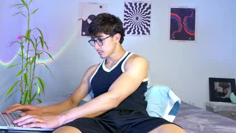 Snapshot of latinguyxl chatting on 10.16.25 Logan online show from 10.16.25