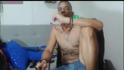 Snapshot of latinmartin254 chatting on 05.19.26 latinmartin254 online show from 05.19.26
