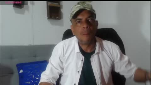 Snapshot of latinmartin254 chatting on 05.20.26 latinmartin254 online show from 05.20.26