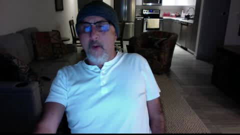 QS - INDEPENDENT MODEL online show from 12.23.24