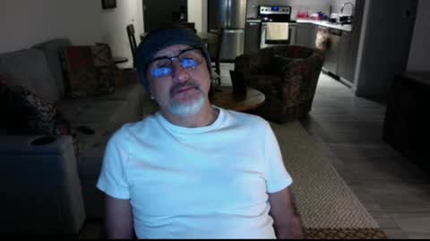 QS - INDEPENDENT MODEL online show from 12.24.24