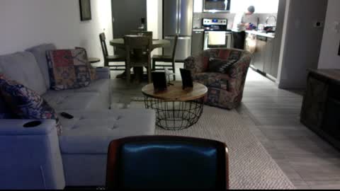 QS - INDEPENDENT MODEL online show from 12.25.24