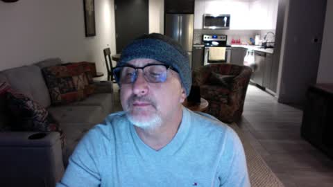 QS - INDEPENDENT MODEL online show from 01.17.25