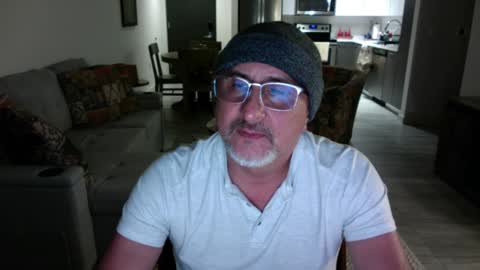 QS - INDEPENDENT MODEL online show from 01.22.25