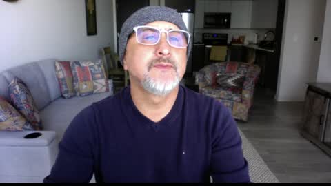 QS - INDEPENDENT MODEL online show from 03.03.25