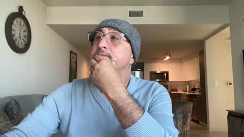 QS - INDEPENDENT MODEL online show from 03.11.25