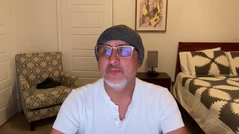 QS - INDEPENDENT MODEL online show from 10.19.25