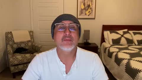 QS - INDEPENDENT MODEL online show from 10.20.25