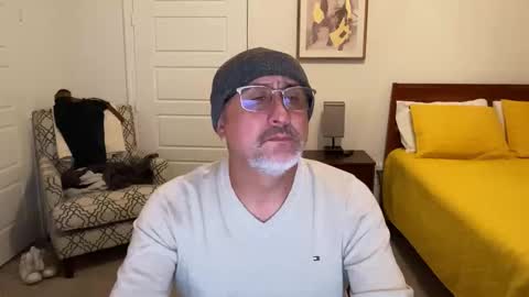 QS - INDEPENDENT MODEL online show from 11.04.25