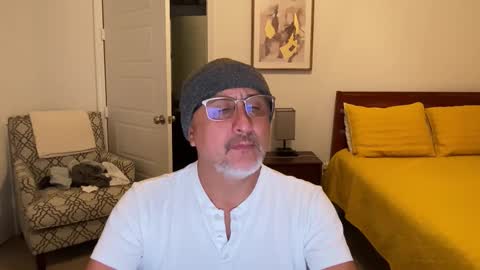 QS - INDEPENDENT MODEL online show from 11.16.25