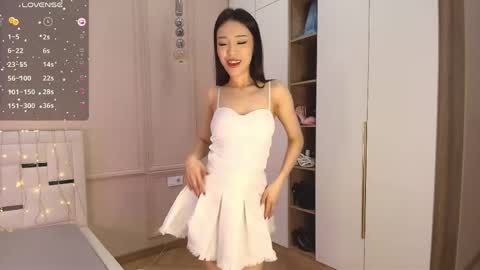 Snapshot of laumalove chatting on 04.27.26 Lauma online show from 04.27.26