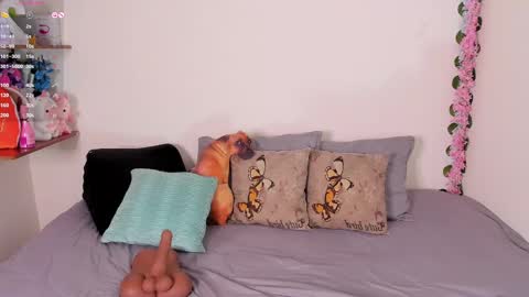 laura1__ online show from 10.04.25