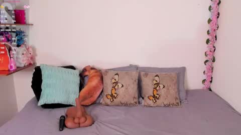 laura1__ online show from 10.20.25