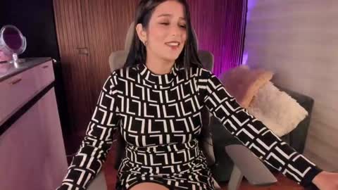 Snapshot of laura__cruz chatting on 04.21.26 laura cruz online show from 04.21.26