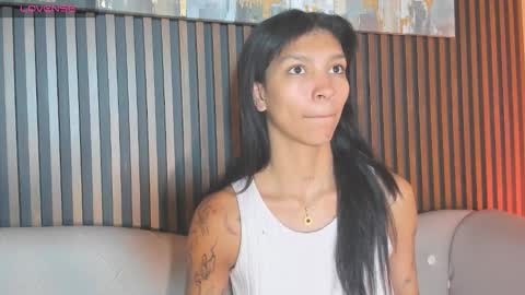 Snapshot of laura_aristizabal_19 chatting on 10.05.25 Laura online show from 10.05.25