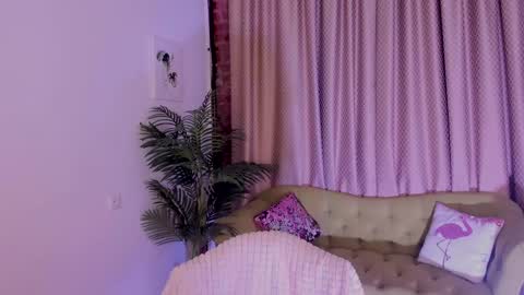 Laura online show from 12.22.24