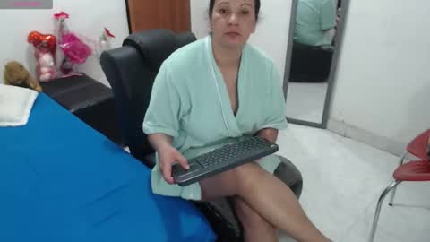 laura_foxx2379 online show from 10.14.25