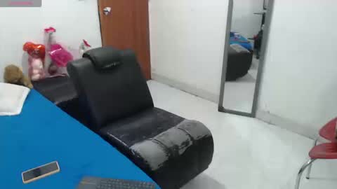 laura_foxx2379 online show from 10.15.25