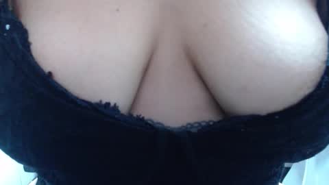  Laura  online show from 12.14.25